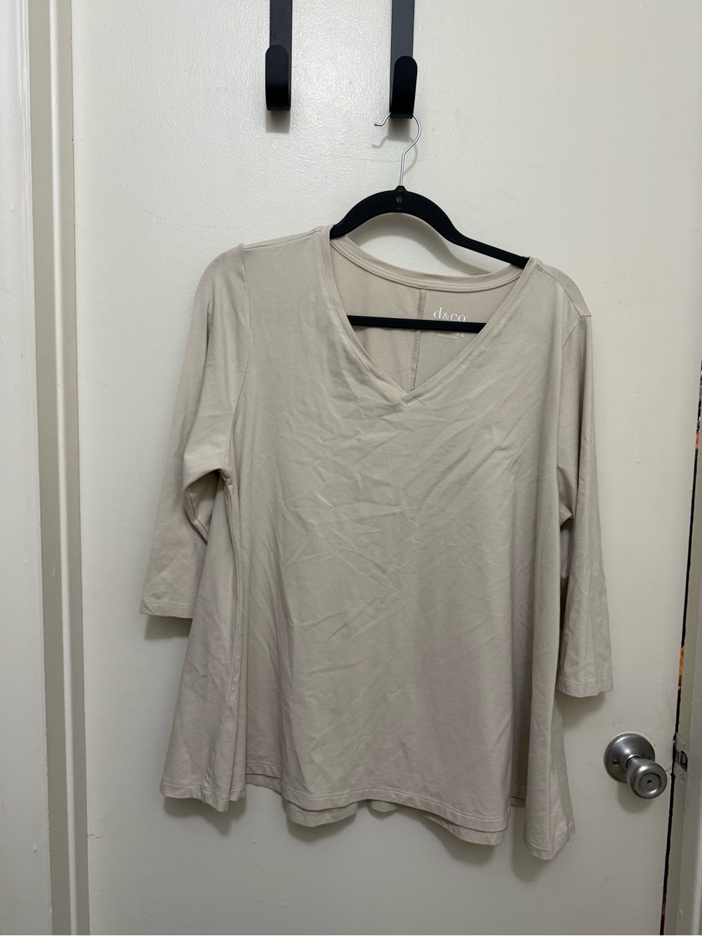 D & Co Beige V-Neck 3/4 Sleeve Women's Top